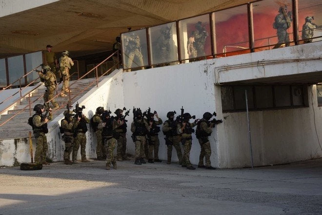 Εντυπωσιάστηκαν οι Αμερικανοί από τις Ελληνικές Ειδικές Δυνάμεις – O Τ.Πάιατ παρέδωσε ειδικό εξοπλισμό στη Μ.Υ.Α. – «Εμβαθύνουμε της συνεργασία ΗΠΑ-Ελλάδας»